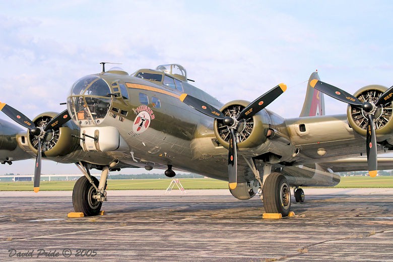 Boeing B-17G Flying Fortress "Thunderbird"